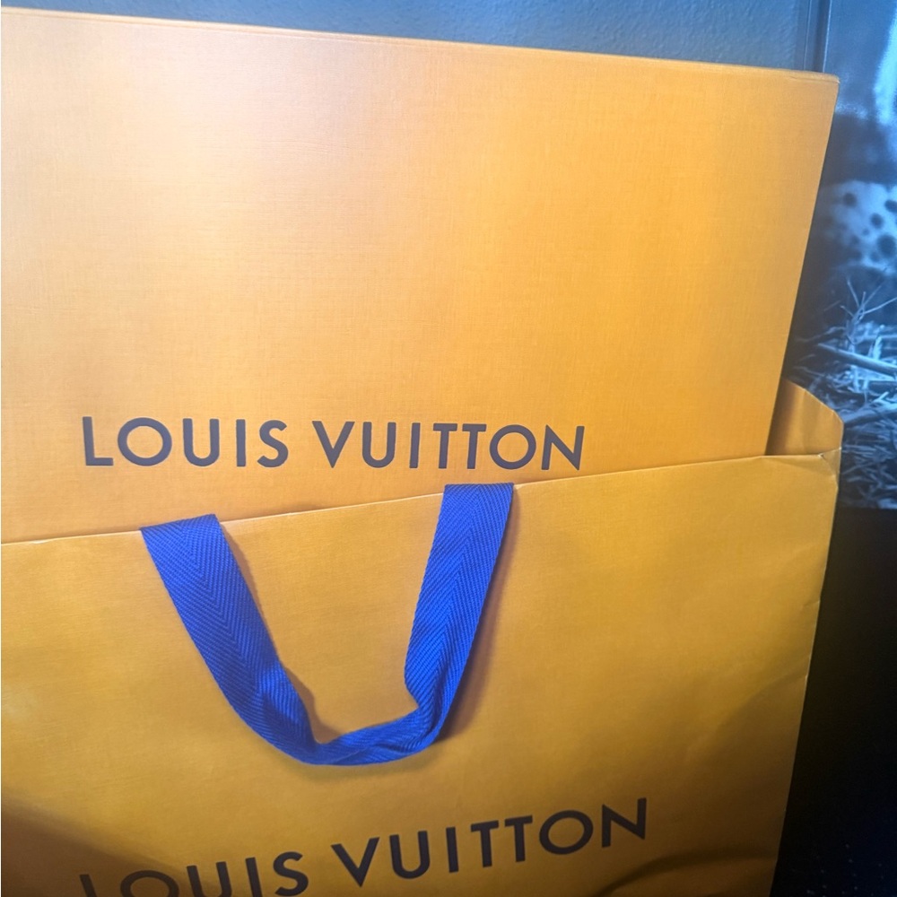 Reversible Louis Vuitton Monogram Tote & toiletry bag insert in Brown and Tan - Picture 6 of 10